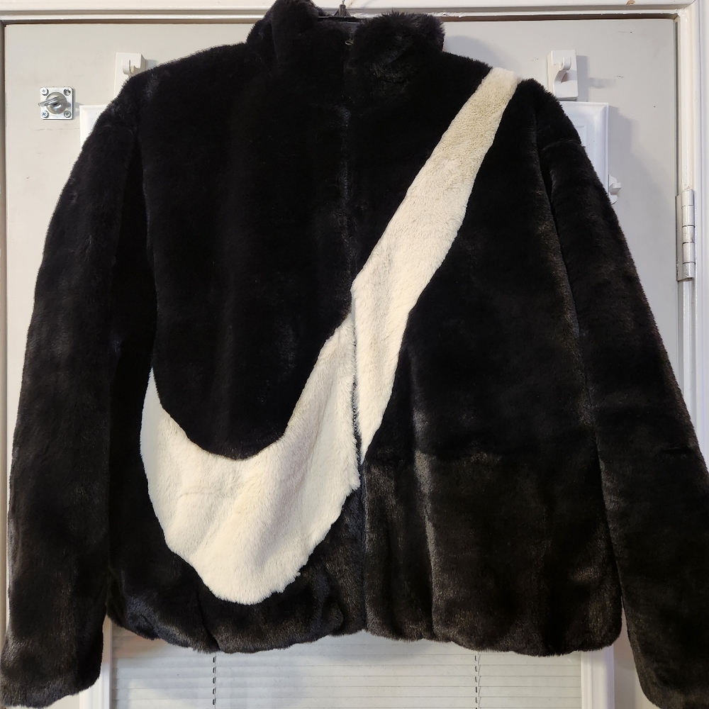 SOLD Nike Women’s Oversized Faux Fur Swoosh Jacket in Black Medium DO3791-010